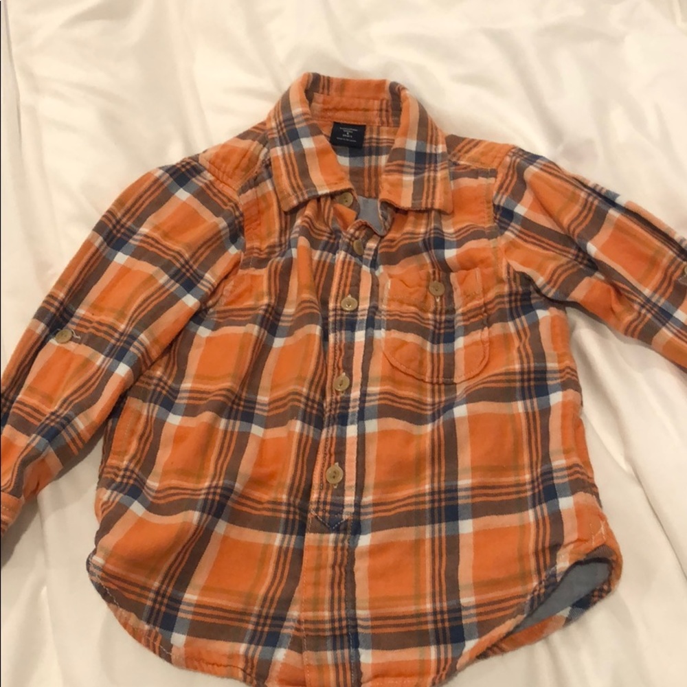 Gap or angle flannel button down